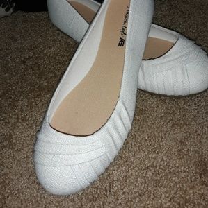 New white flats AMERICAN EAGLE
